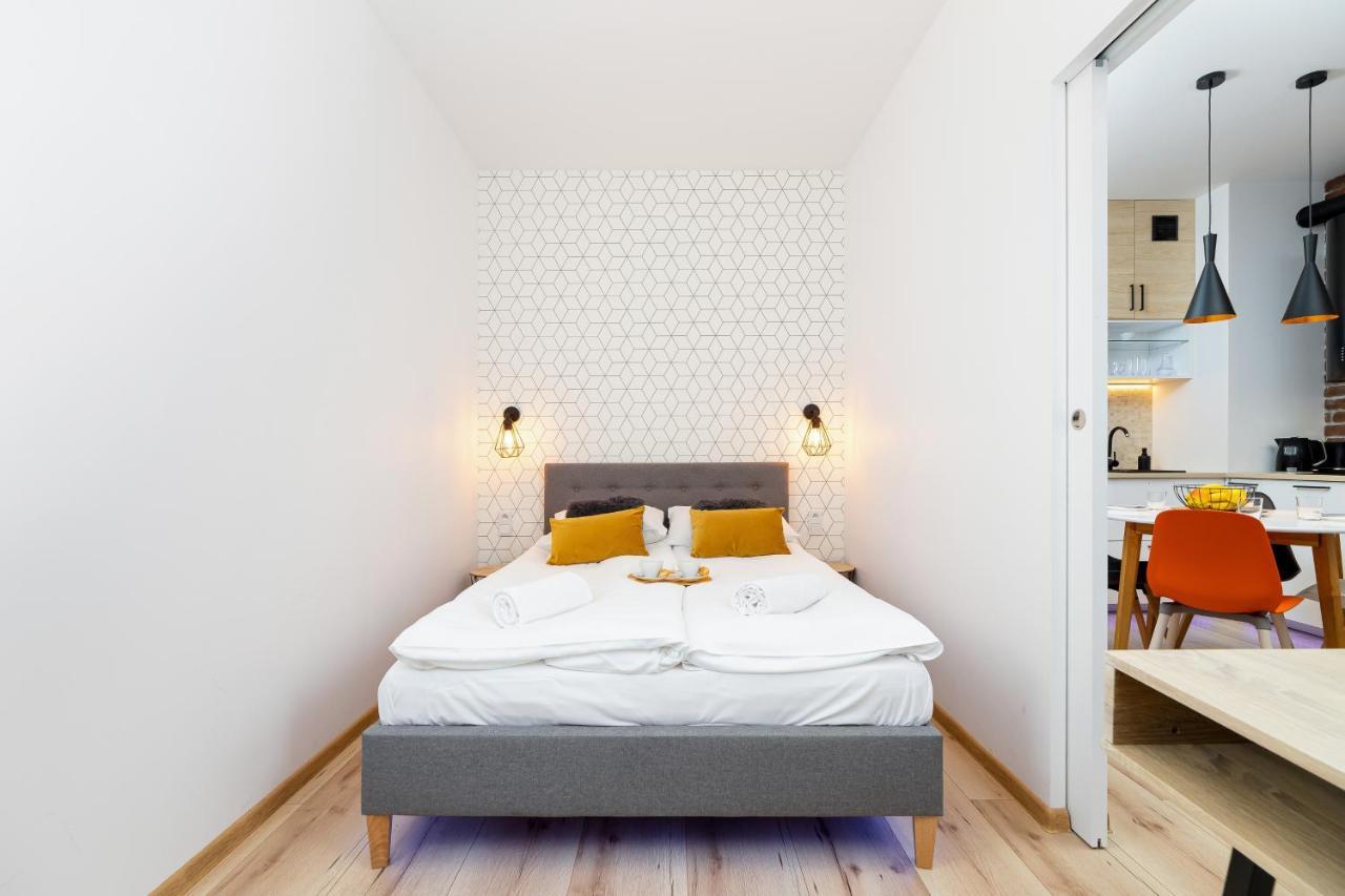 Movie Jacuzzi Apartment At The Main Station By Noclegi Renters คราคูฟ ภายนอก รูปภาพ