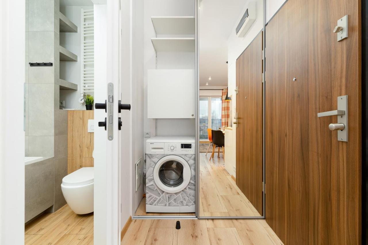 Movie Jacuzzi Apartment At The Main Station By Noclegi Renters คราคูฟ ภายนอก รูปภาพ